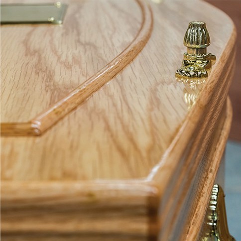 Corner of The Buxton showing the beaded lid, solid oak mouldings and a brass lid fitting